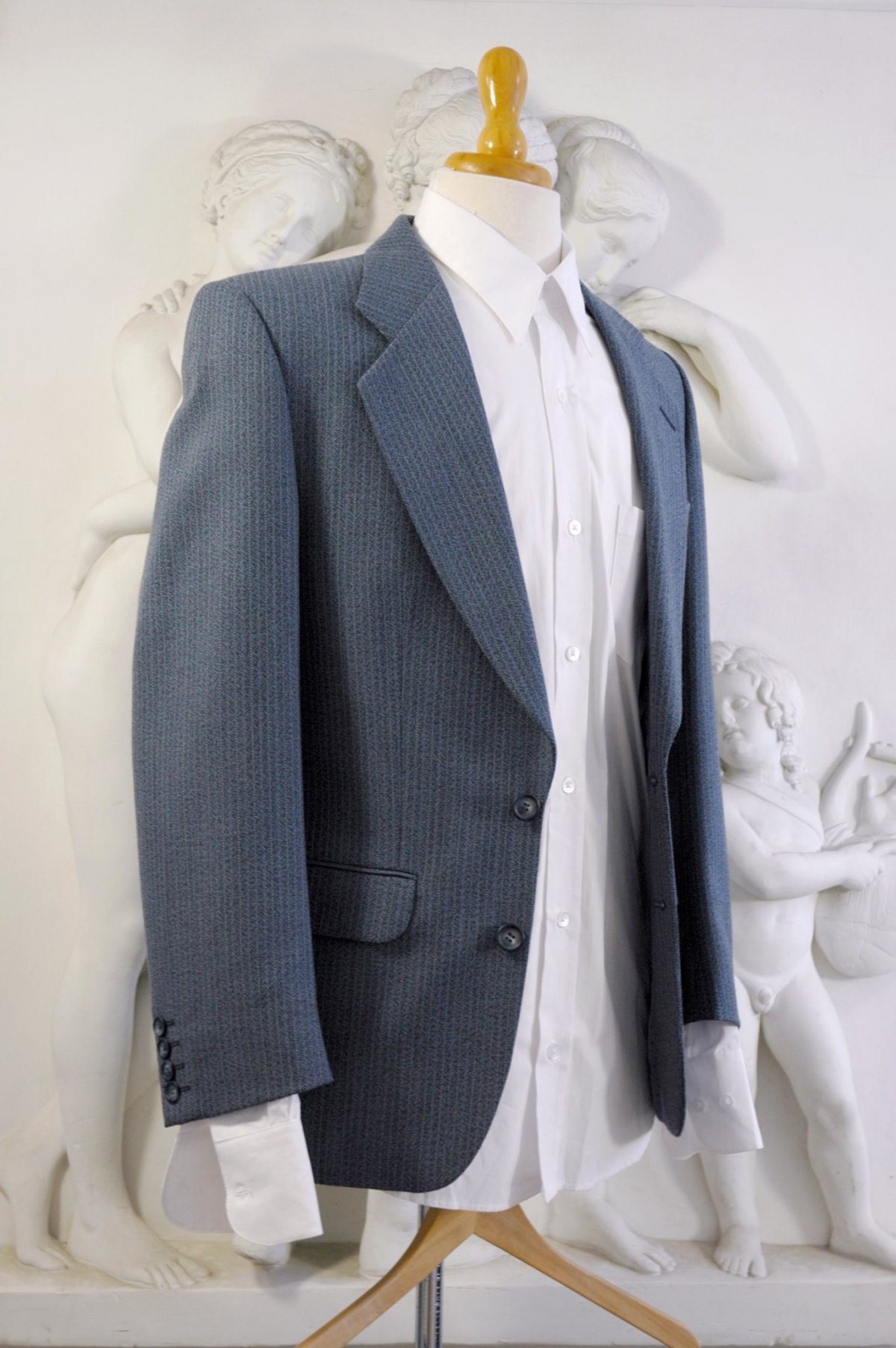 Blå-grå pinstripe jakkesæt • A Touch Vintage